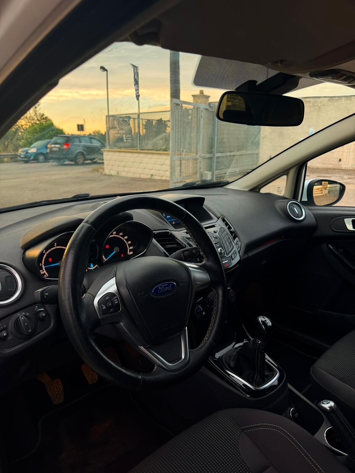Ford Fiesta 1.5 TDCi 75CV 5 porte Titanium