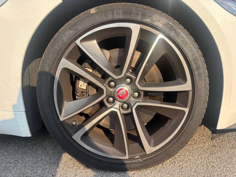 Jaguar F-Type CABRIO R-DYNAMIC 2.0 Benzina 300cv