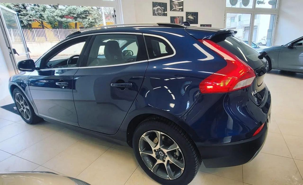 Volvo V40 Cross Country D3 Momentum AUTOMATICO