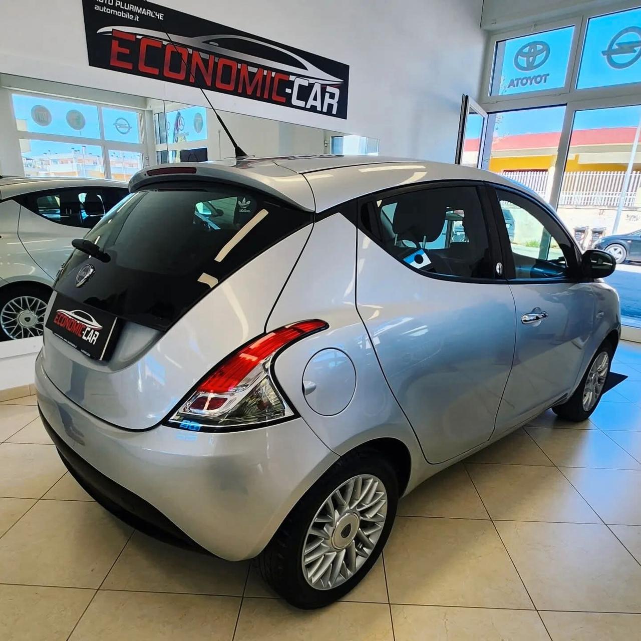 Lancia Ypsilon 1.2 69 CV 5 porte GPL Ecochic Silver km 123.000