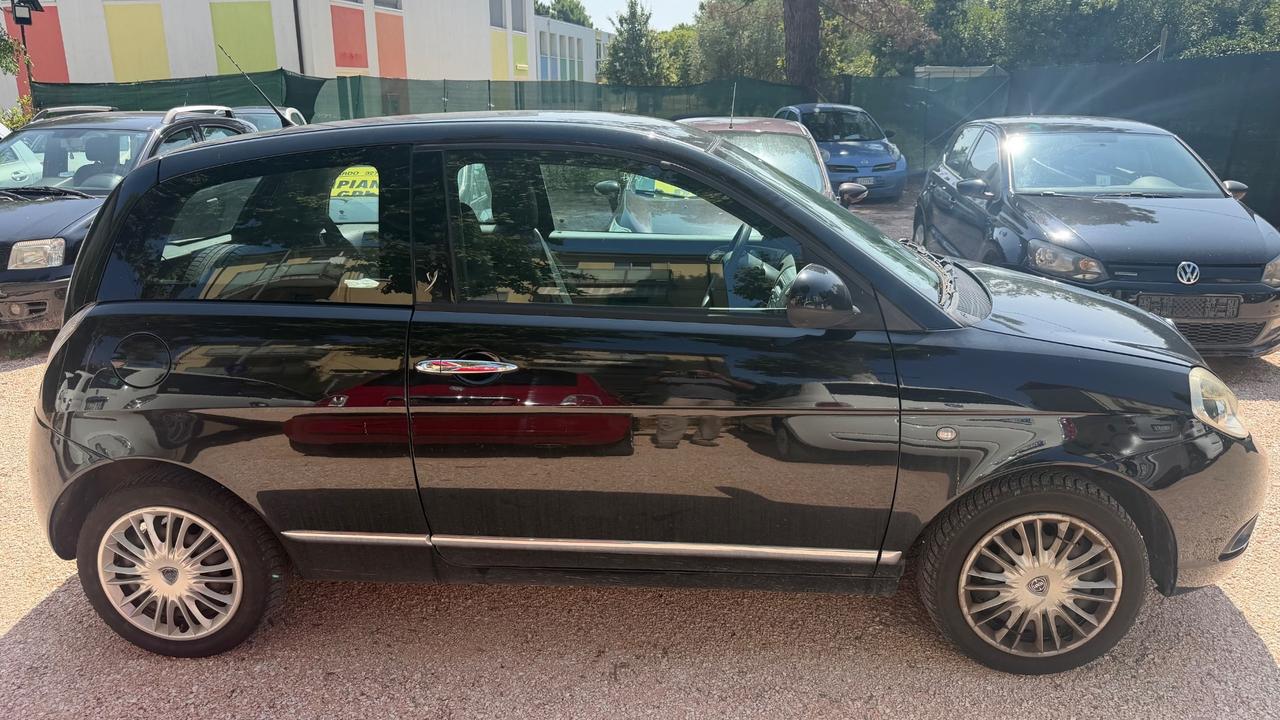 Lancia Ypsilon 1.3 MJT 75 CV Diva