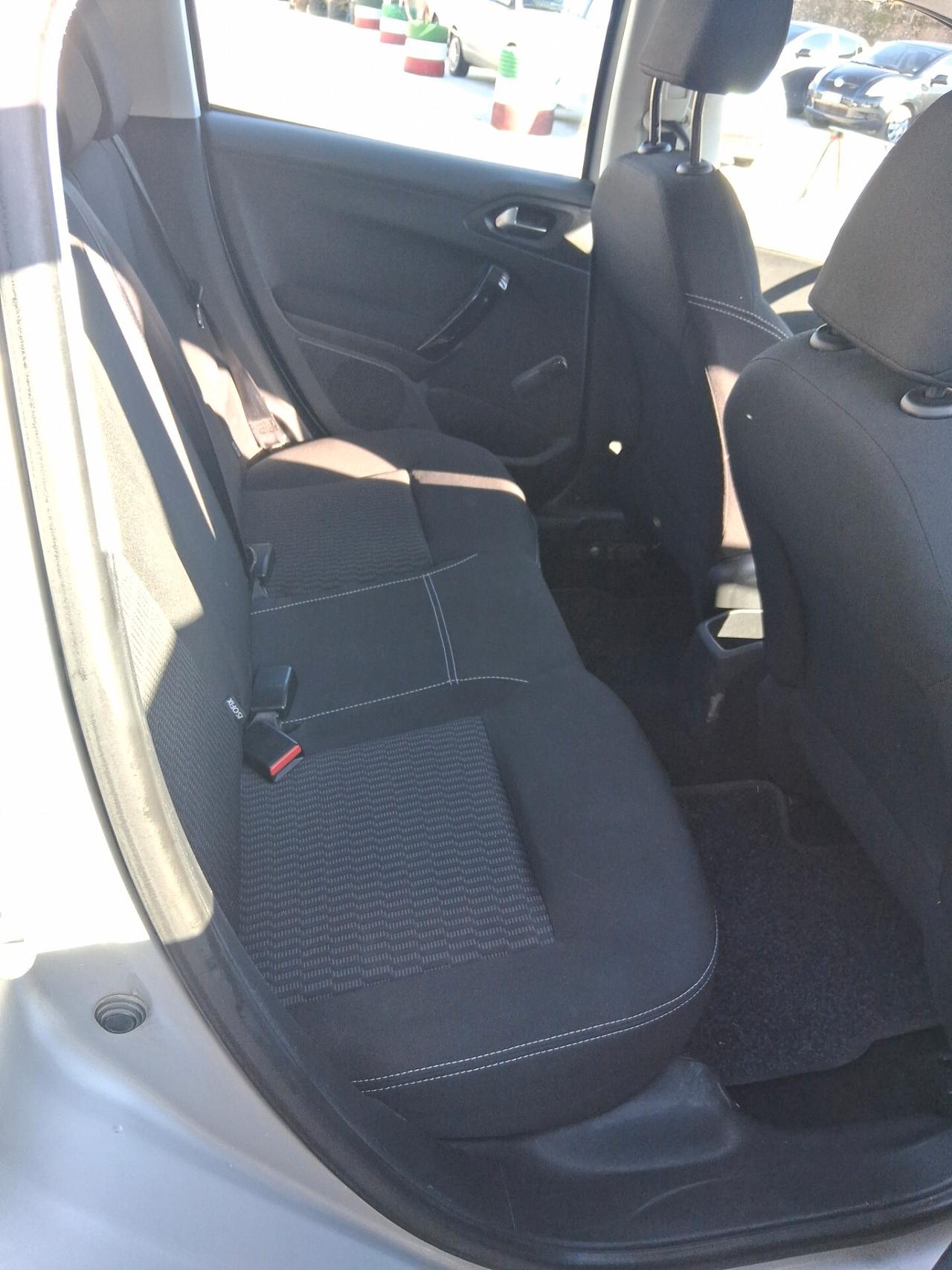 Peugeot 208 PureTech 82 5 porte Allure