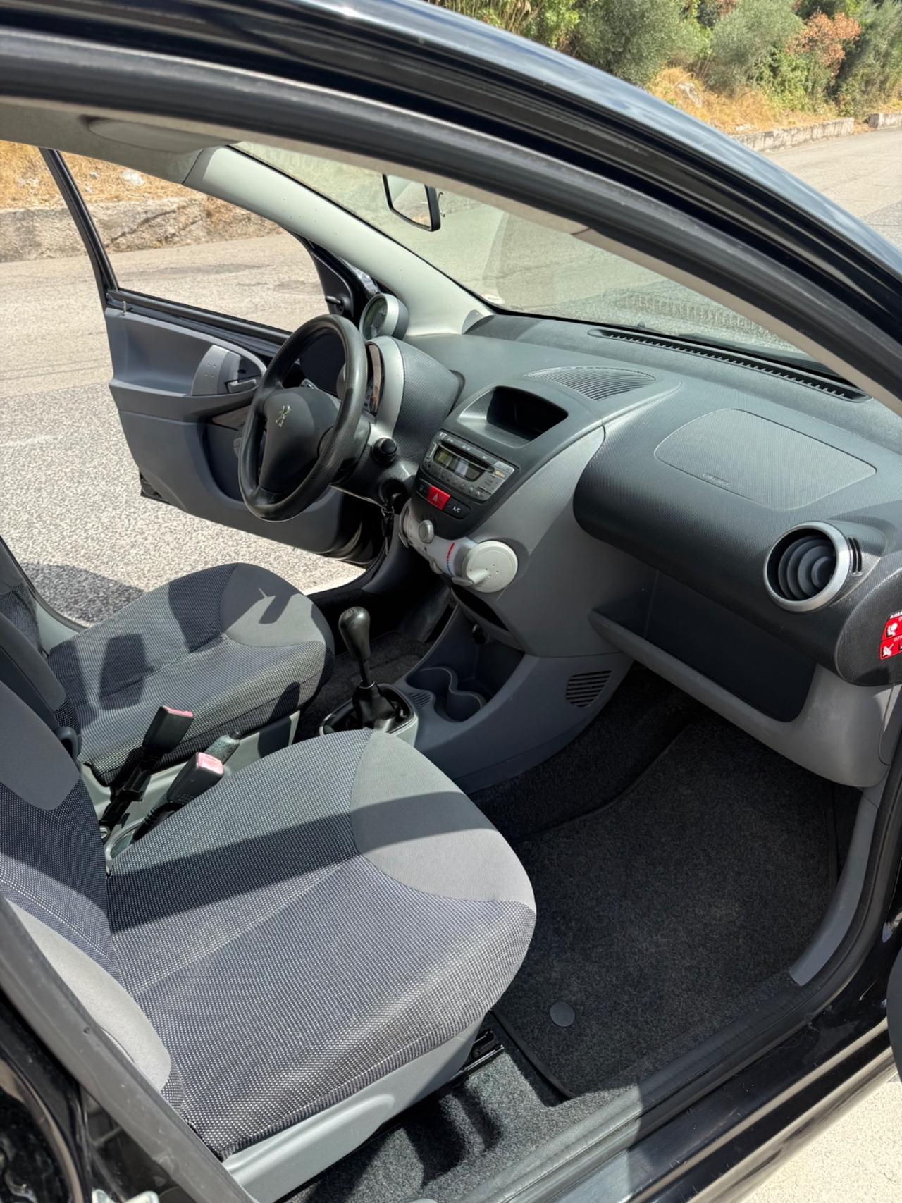 Peugeot 107 1.0 68CV 5p. Sweet Years ok neop.