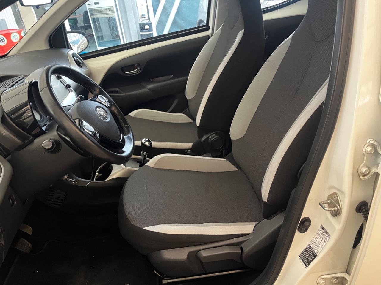 Toyota Aygo 1.0 VVT-i 69 CV 5 porte x-business