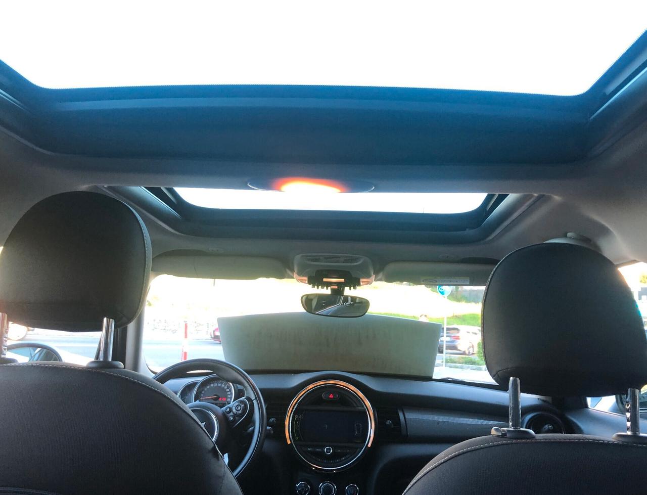 Mini Cooper D 5porte 1.5 Business auto tetto panoramico apribile
