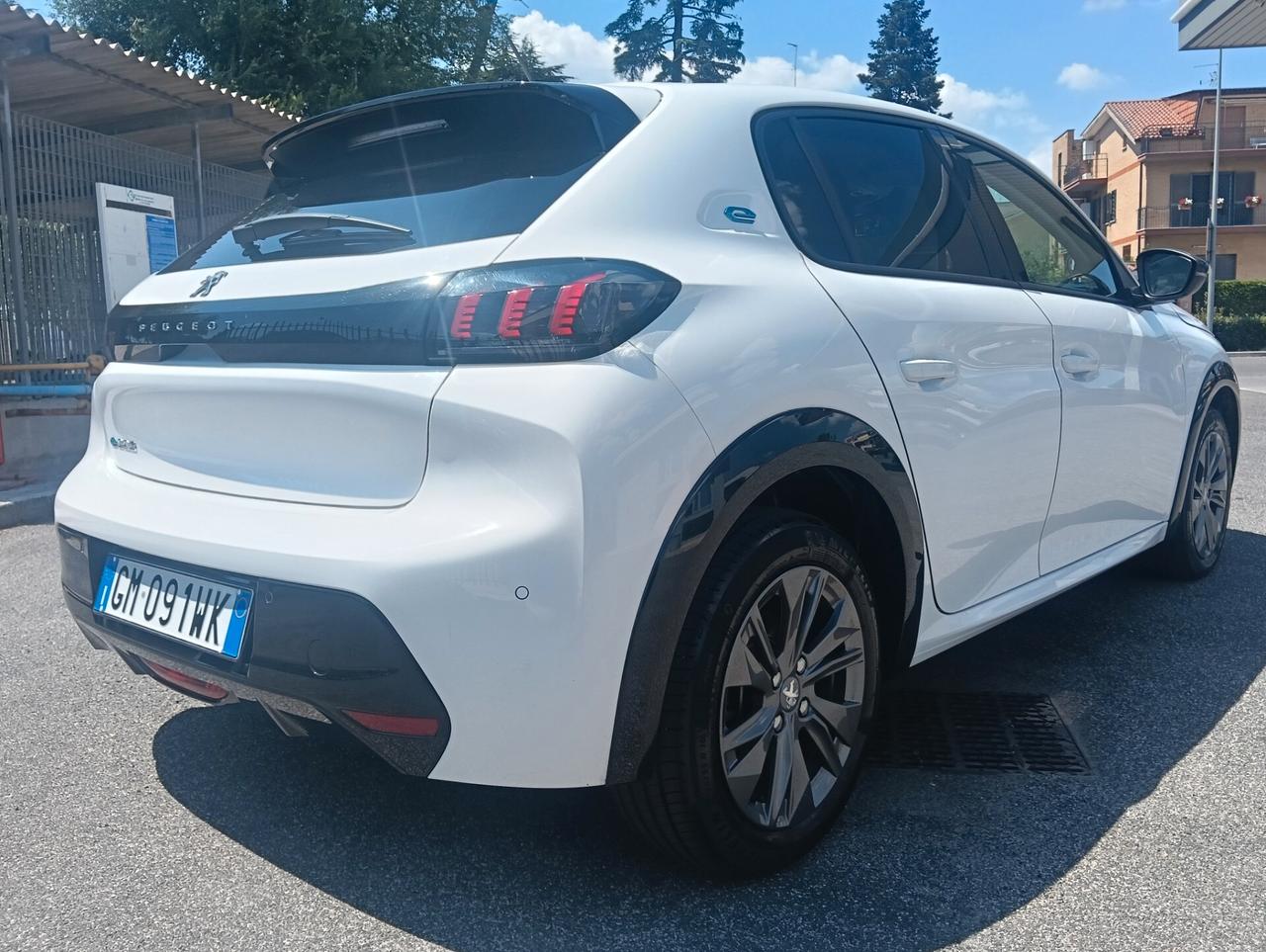 Peugeot 208 motore elettrico 136 CV 5 porte Allure Pack