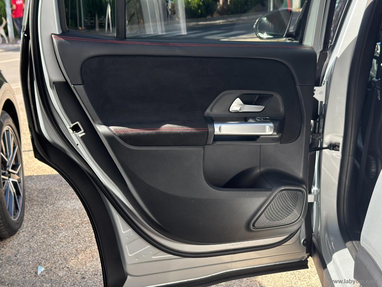 MERCEDES-BENZ GLB 180 d Automatic Premium