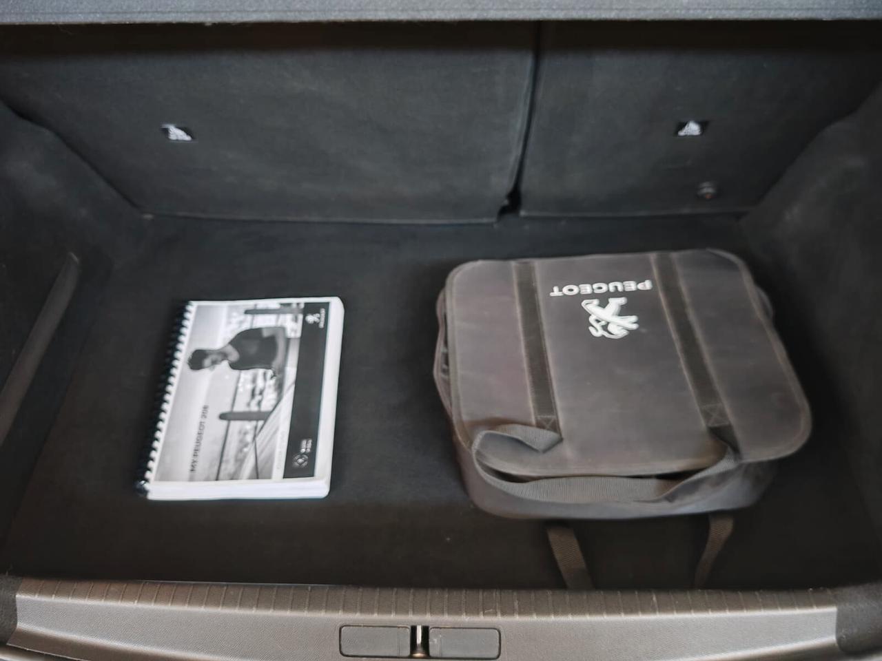 Peugeot 208 motore elettrico 136 CV 5 porte GT Pack