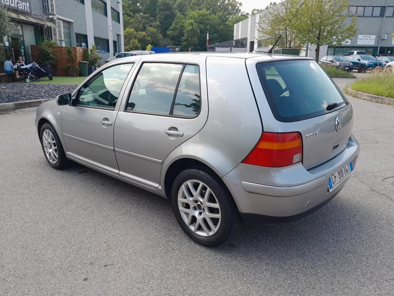 Volkswagen Golf 1.6 16V cat 5p. Highline