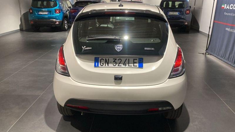 Lancia Ypsilon 1.0 FireFly 5 porte S&S Hybryd Gold