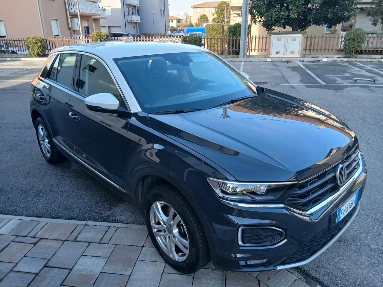 Volkswagen T-Roc 1.0 TSI 115 CV Style teck pack+doppi cerchi tua a € 199 mese