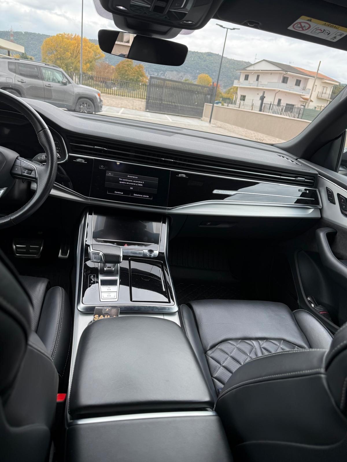 Audi Q8 50TDI 286CV COMPETITION BANG&OLUFSEN 23" CARBONIO