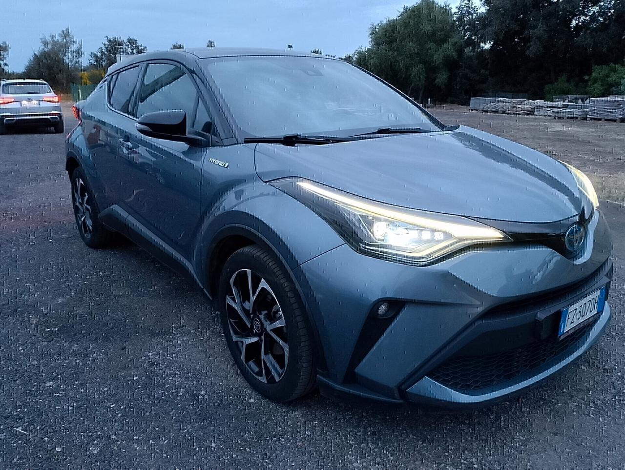 Toyota C-HR ibrida 2000 cc batterie piu grandi