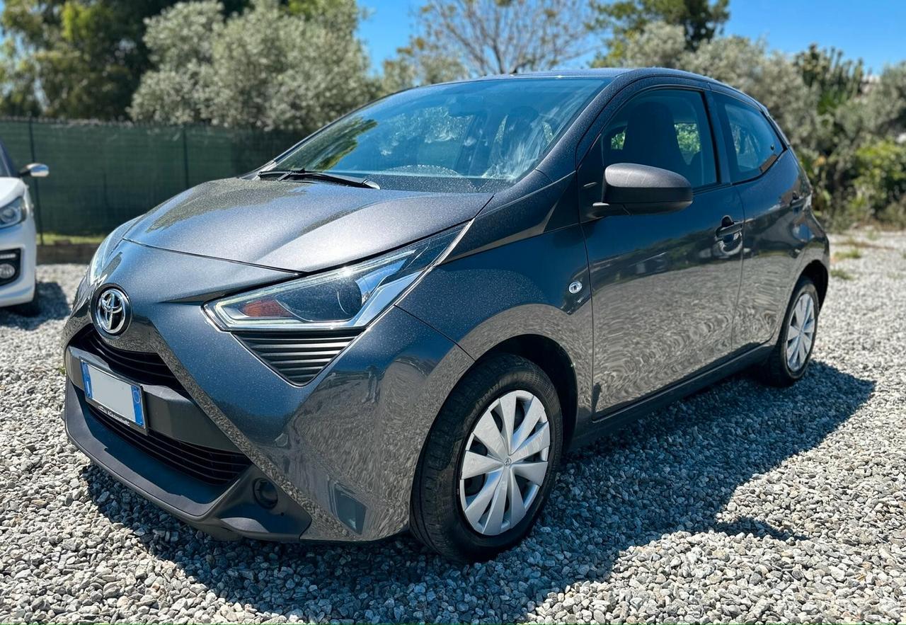 Toyota Aygo Connect 1.0 VVT-i 72 CV 5 porte x-play