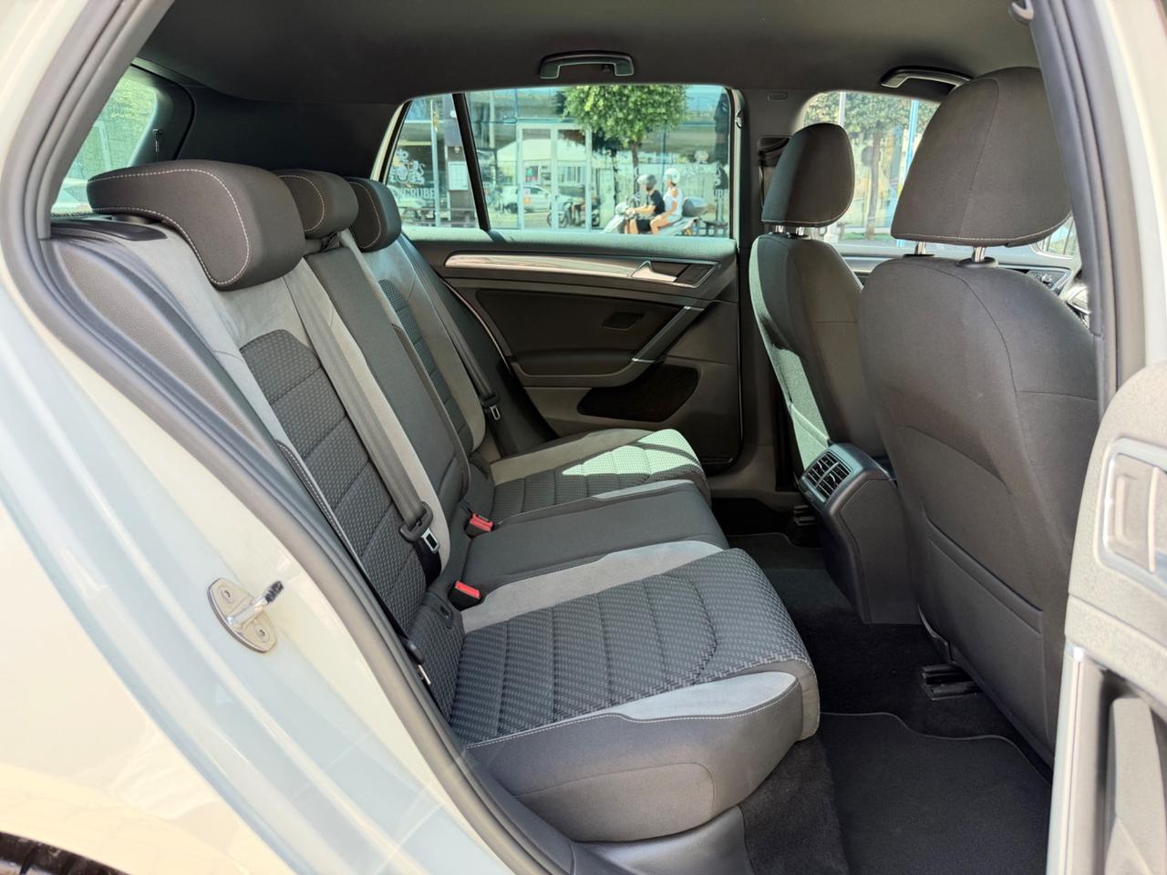 Volkswagen Golf 1.6 TDI R-Line - GARANZIA