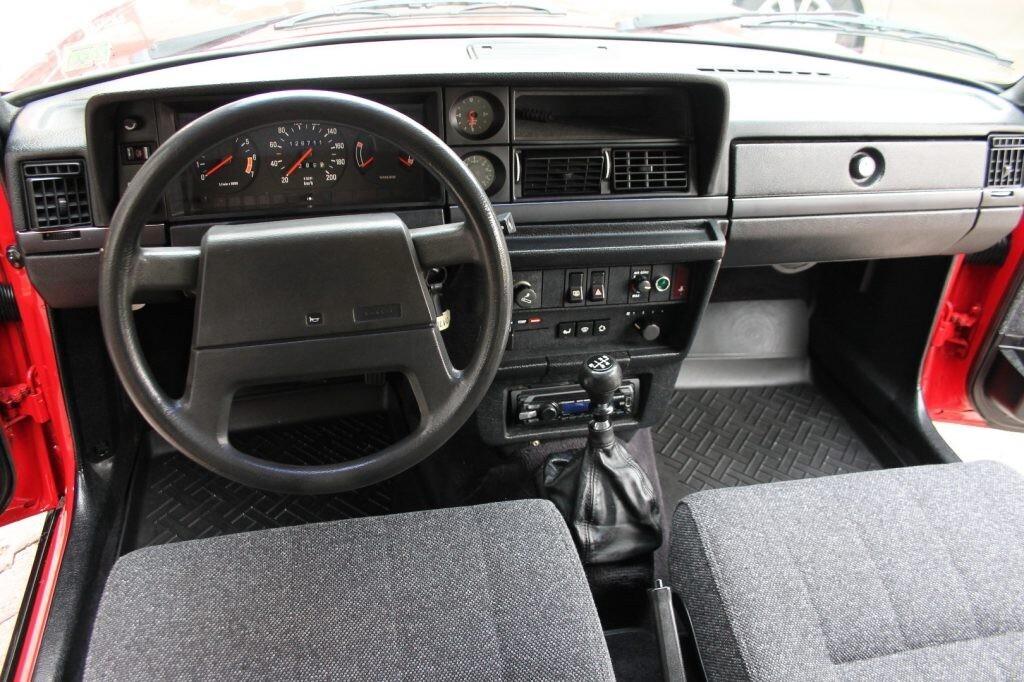 VOLVO 240 2.0 cat Station Wagon Polar