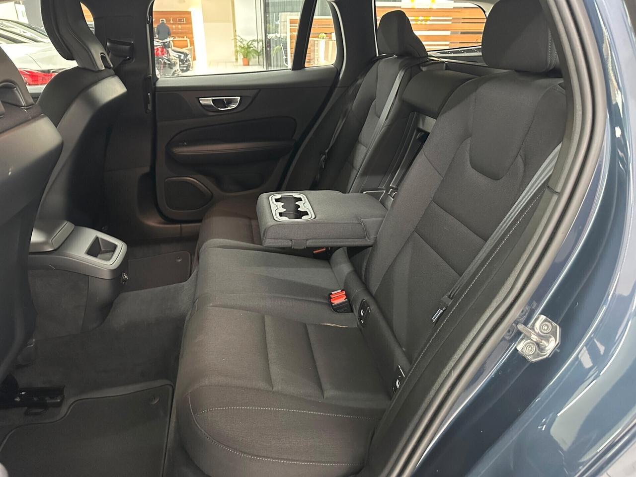 Volvo V60 2.0 d3 Momentum Business auto my21