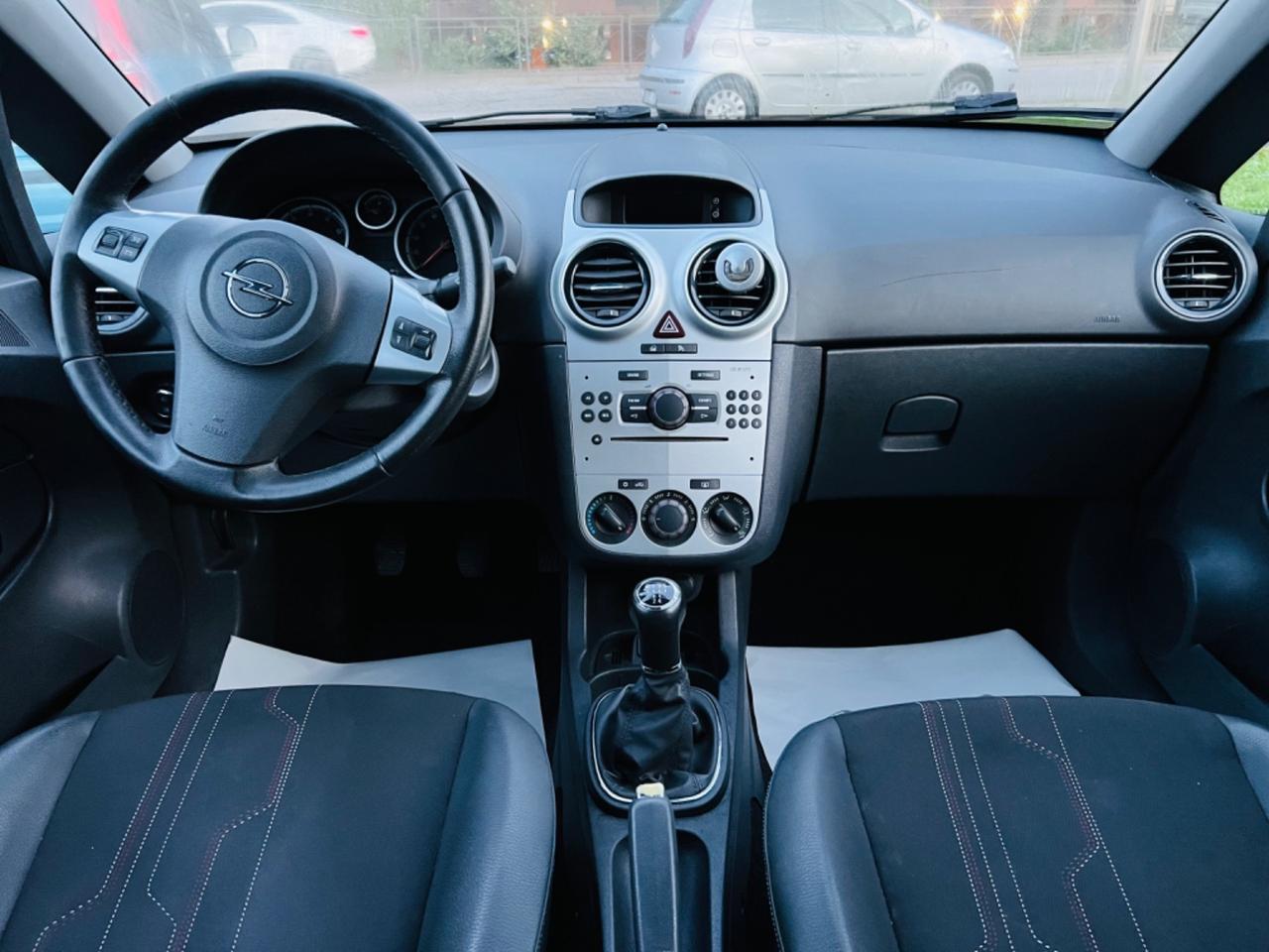 Opel Corsa 1.2 3 porte b-color