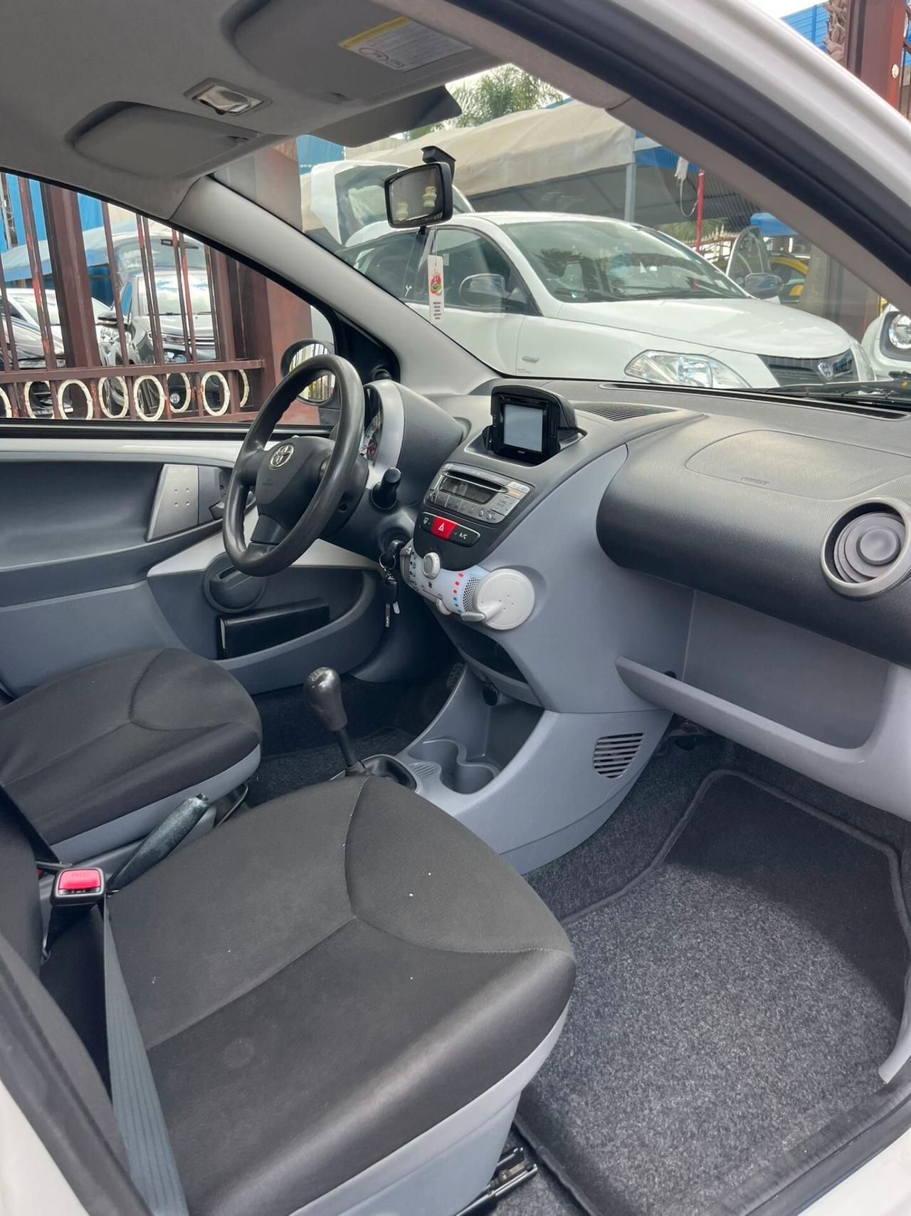 Toyota Aygo 1.0 12V VVT-i 5 porte Now Connect