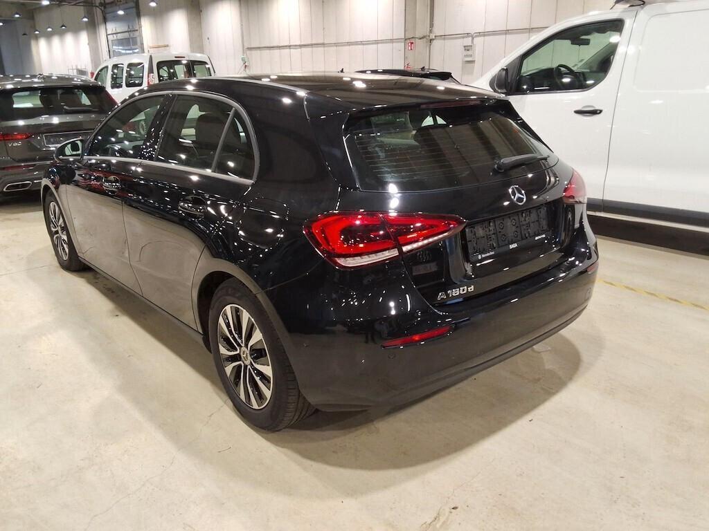 MERCEDES-BENZ A 180D 116CV 6M. BUSINESS SOLUTION ( FARI LED - NAVI PREMIUM - CRUISE - PARK ASSISTANT ) CC. 1.950