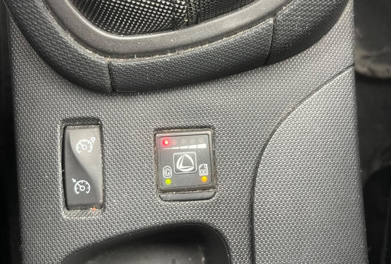 Renault Clio 1.2 75CV GPL 5 porte Costume National