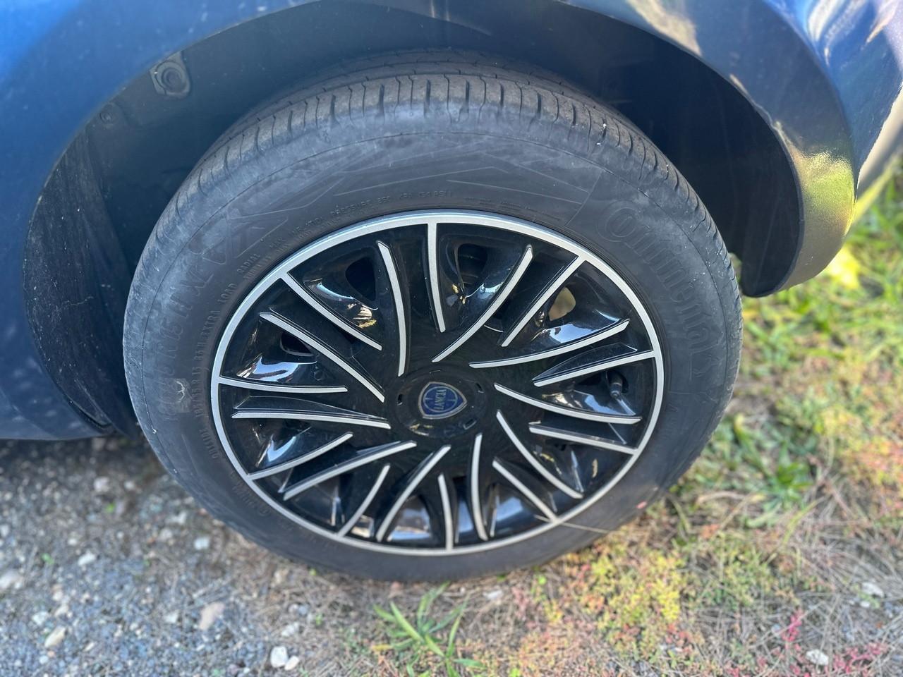 LANCIA Ypsilon III 2021 - Ypsilon 1.0 firefly hybrid Silver s&s 70cv