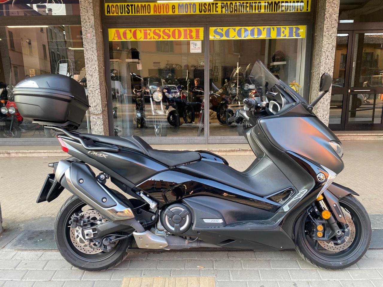 Yamaha T Max 530 DX anno 2018 km 16000 COME NUOVA!