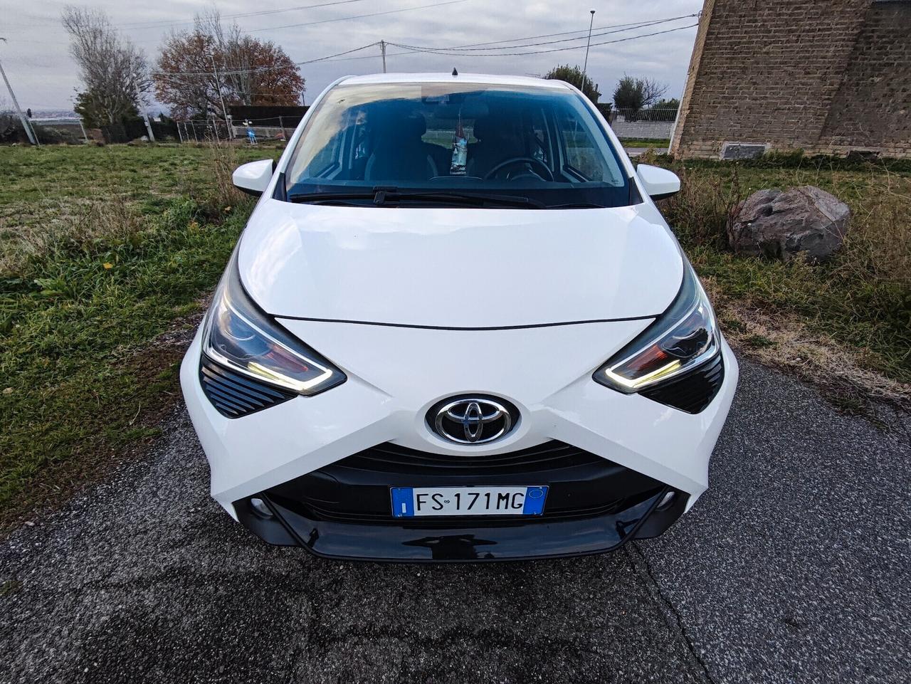 Toyota Aygo 1.0 VVT-i 72 CV 5 porte x-clusiv