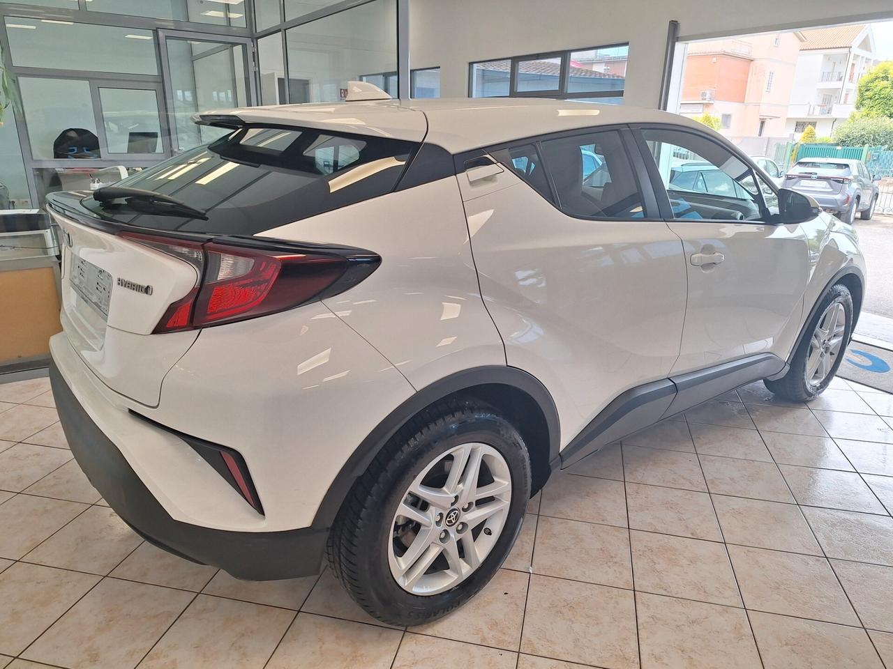 Toyota C-HR 1.8 Hybrid E-CVT Business