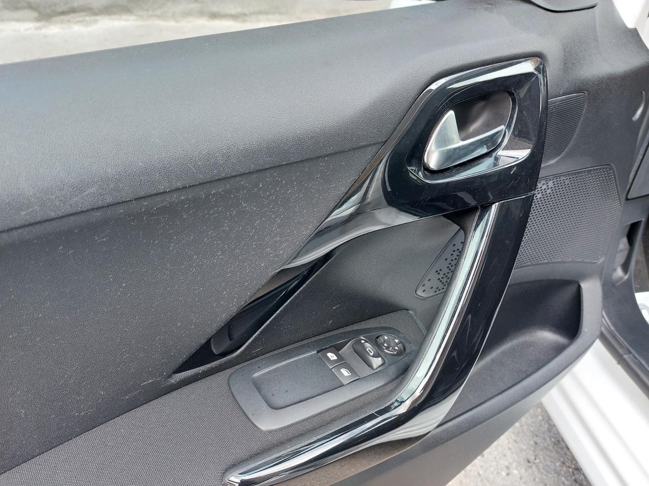 Peugeot 208 1.2 Gpl 82 Cv 5p Allure