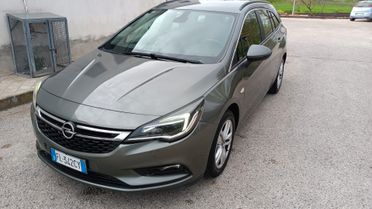 Opel Astra 1.6 Diesel anno 2017 navigatore
