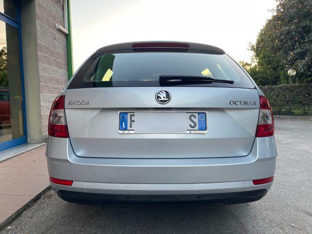 SKODA Octavia SW 1.6 TDI 115CV DSG NAVIGATORE SENSORI PARCHEGGIO