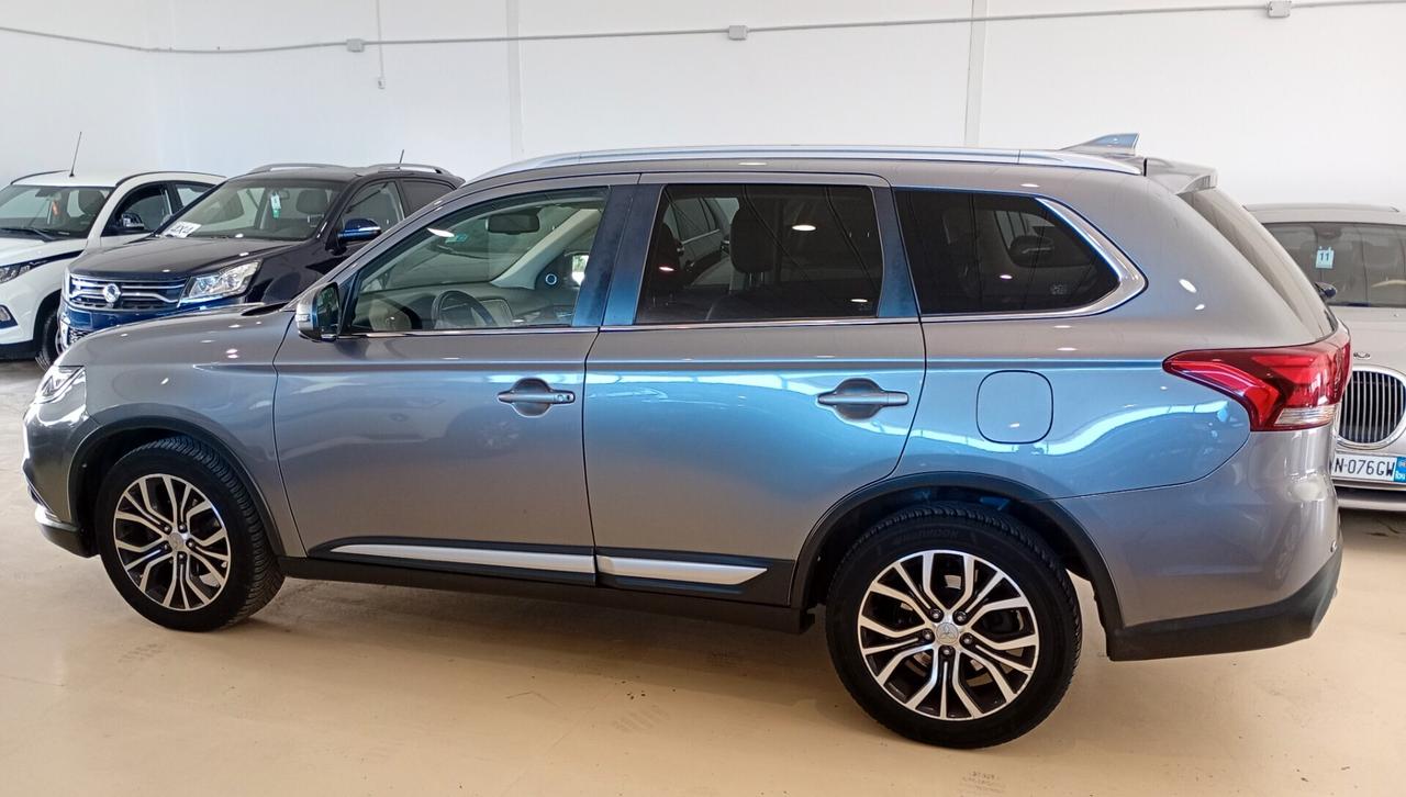 Mitsubishi Outlander 2.2 DI-D 4WD Instyle Plus SDA 7 posti