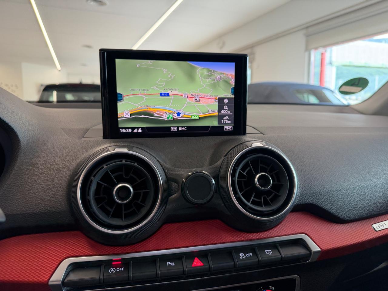 Audi Q2 30 TFSI Business Design Gancio Traino