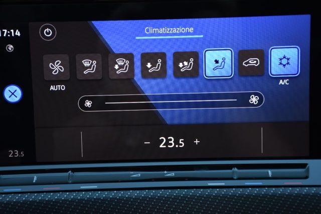 VOLKSWAGEN Golf 1.5 eTSI 150 CV EVO ACT DSG R-Line SOLO 17040KM!!