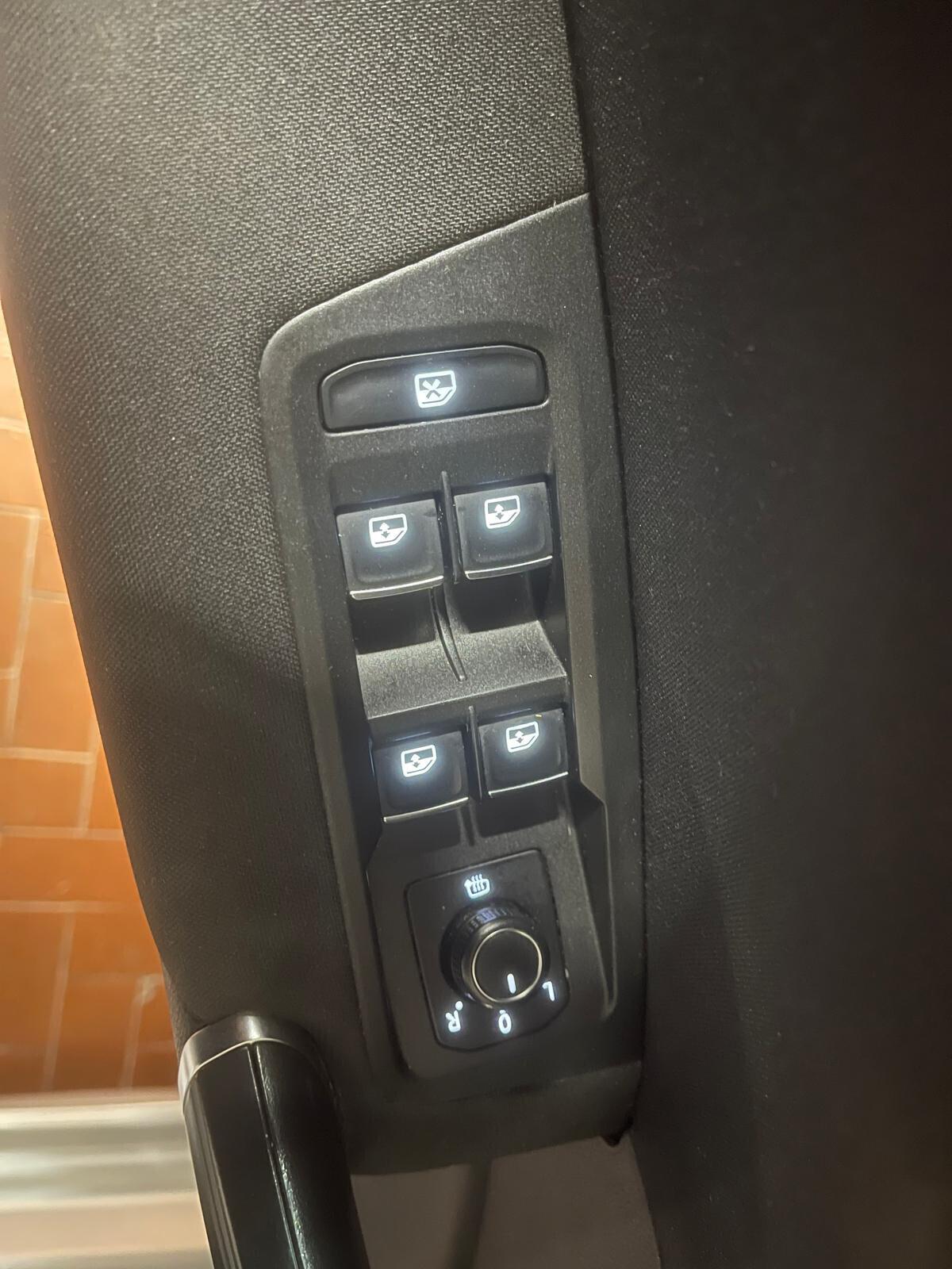 Volkswagen Touran 1.6 TDI 115 CV SCR DSG Executive BlueMotion Tech.