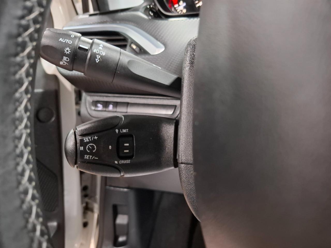 Peugeot 208 1.2 benzina Neopatentati