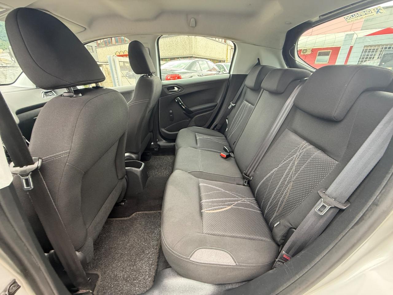 Peugeot 208 1.4 HDi 68 CV 5 porte Allure