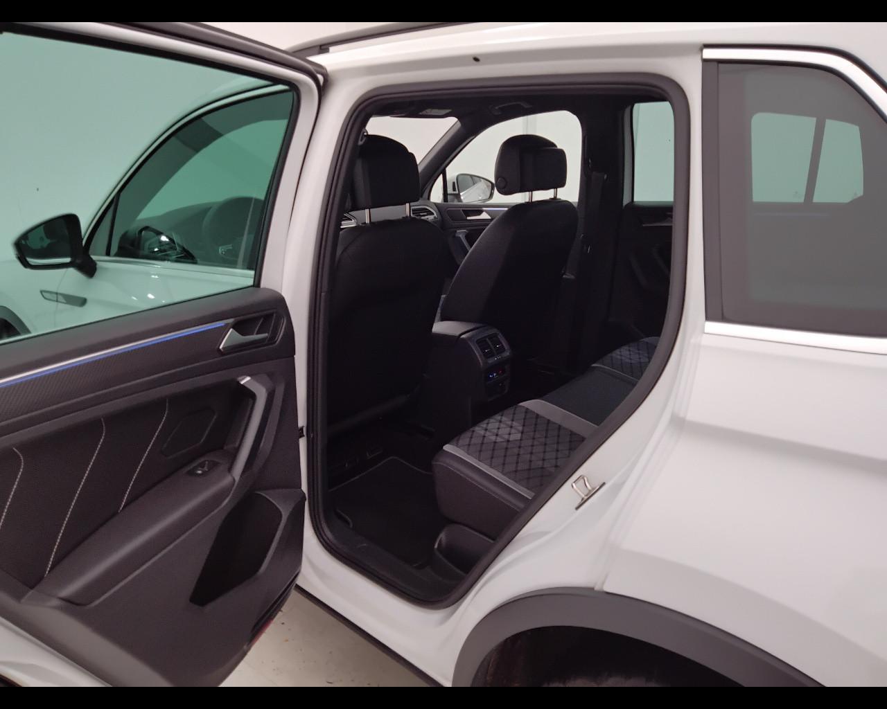 VOLKSWAGEN Tiguan II 2021 - Tiguan 2.0 tdi R-Line 4motion 150cv dsg