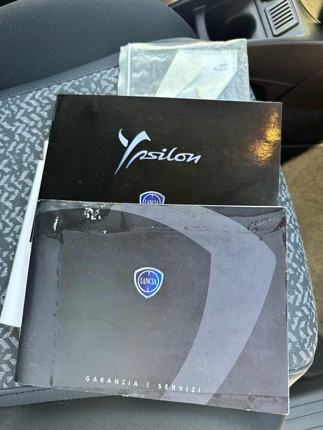 LANCIA Ypsilon 1.0 FireFly 5 porte S&S Hybrid Ecochic Silver