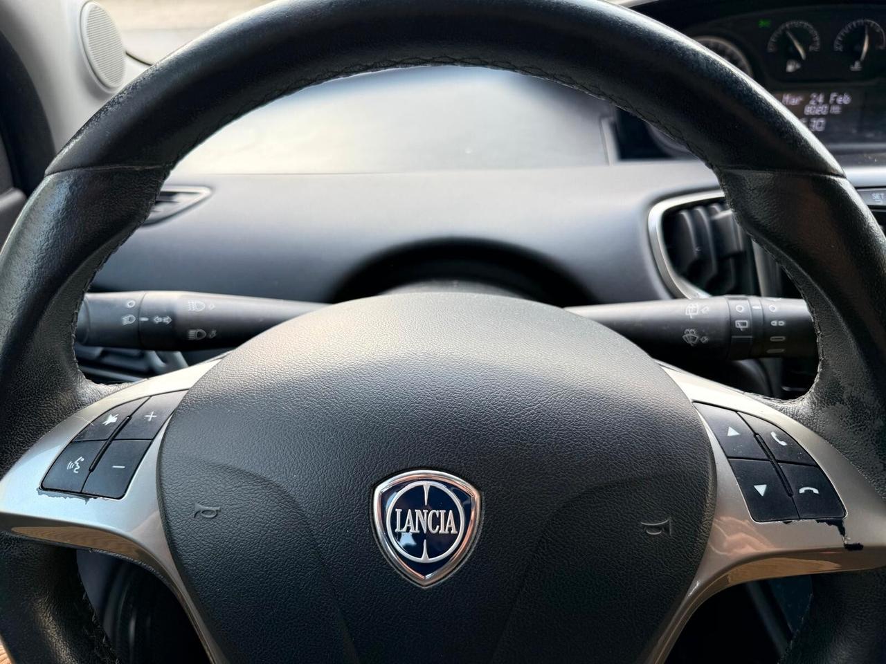 Lancia Ypsilon 1.2 69 CV 5 porte S&S Gold ***OK NEOPATENTATI***