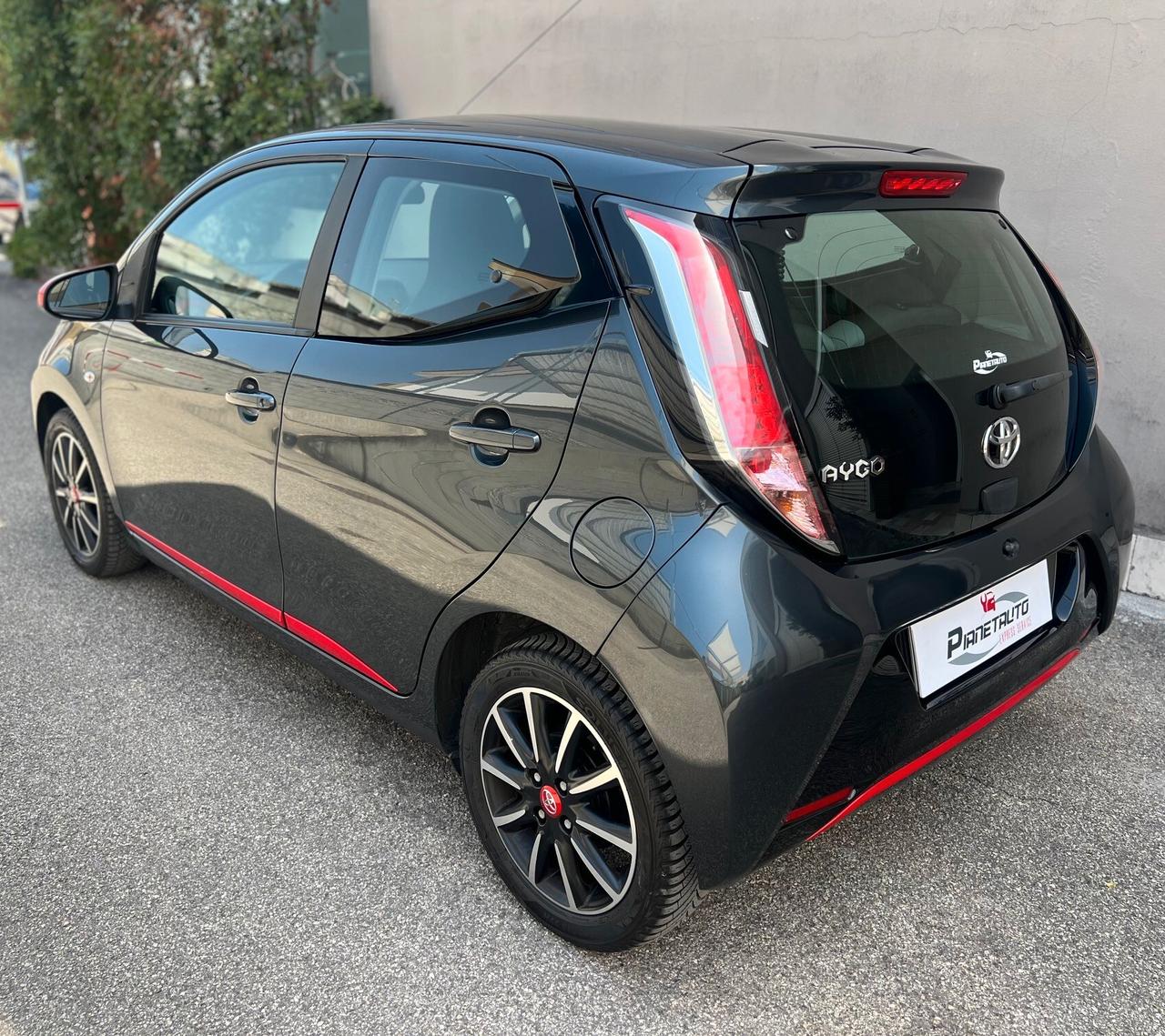 Toyota Aygo 5pt 1.0 72cv X-PLAY CLIMA/TELCAMERA/15; PERFETTA!!