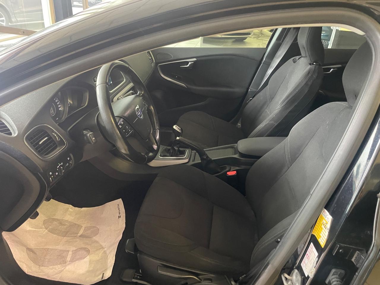 Volvo V40 D2 1.6 Momentum - Nessun vincolo -