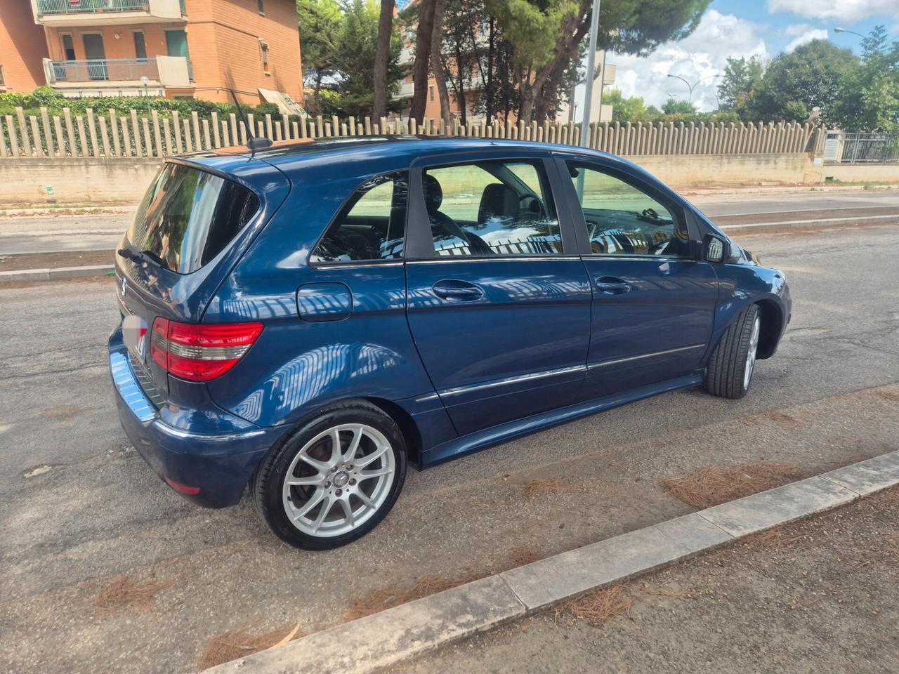 Mercedes classe B 180 SPORT 109CV ANNO 2010