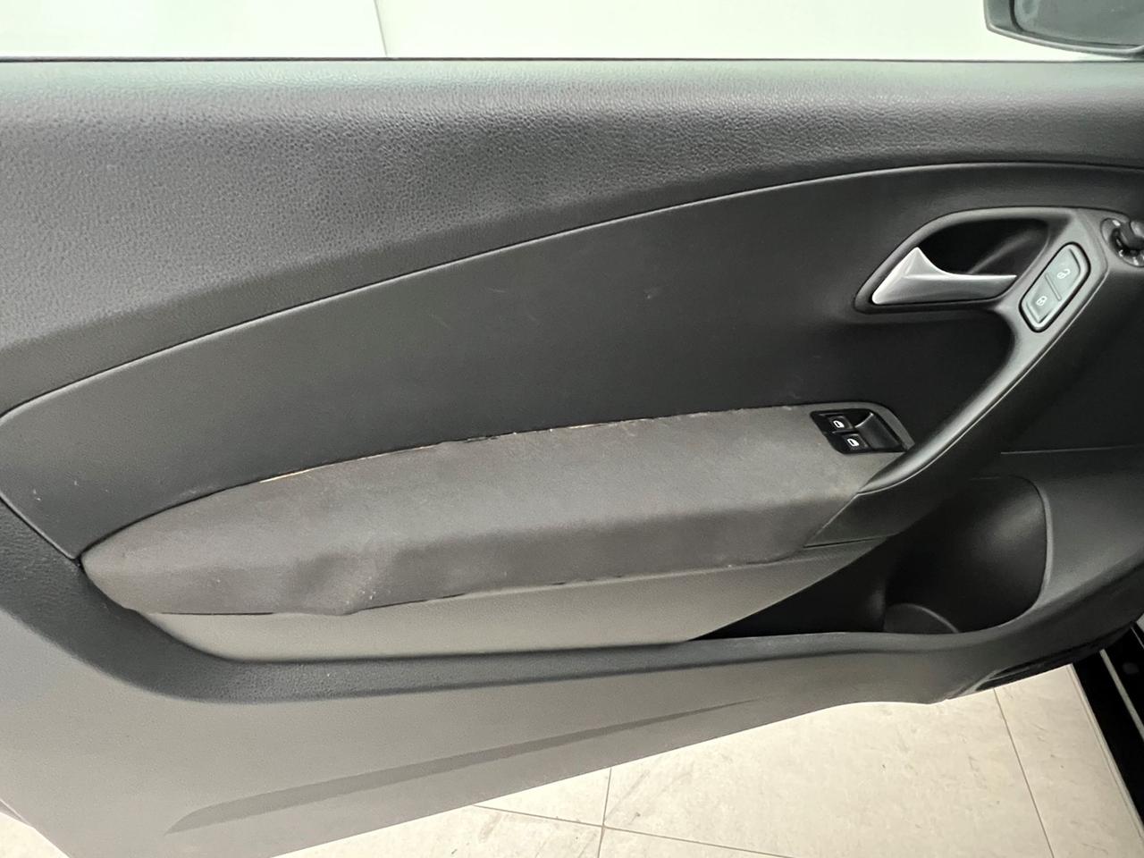 VOLKSWAGEN Polo V 2014 Polo 3p 1.0 mpi Trendline 60cv