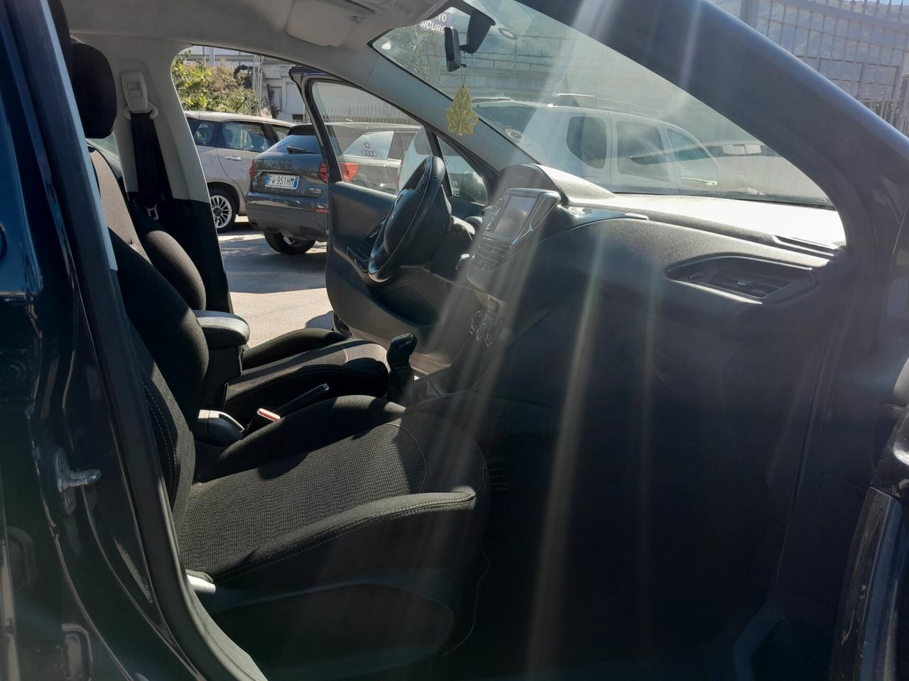 Peugeot 208 PureTech 82 5p. GPL Active