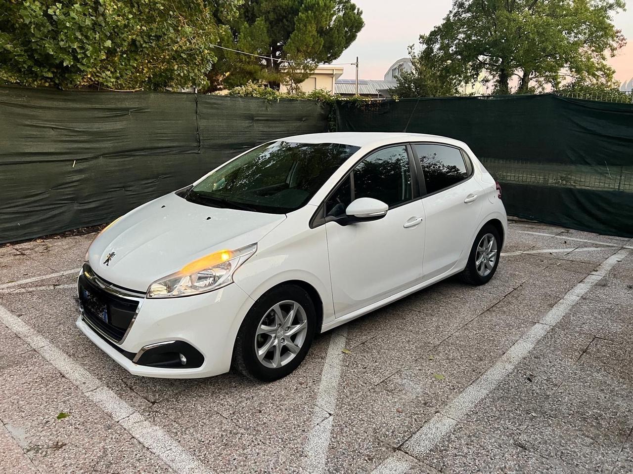 Peugeot 208 1.6 e-HDi 92 CV Stop&Start 5 porte Allure
