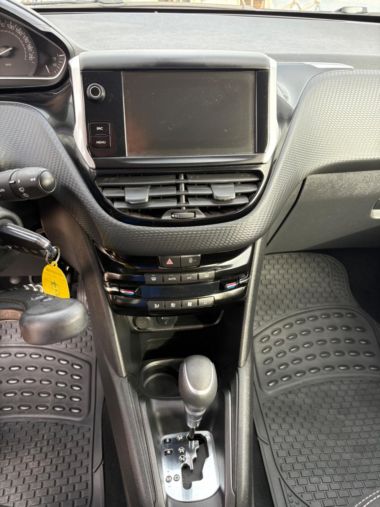 Peugeot 208 già omologata per disabili Allure