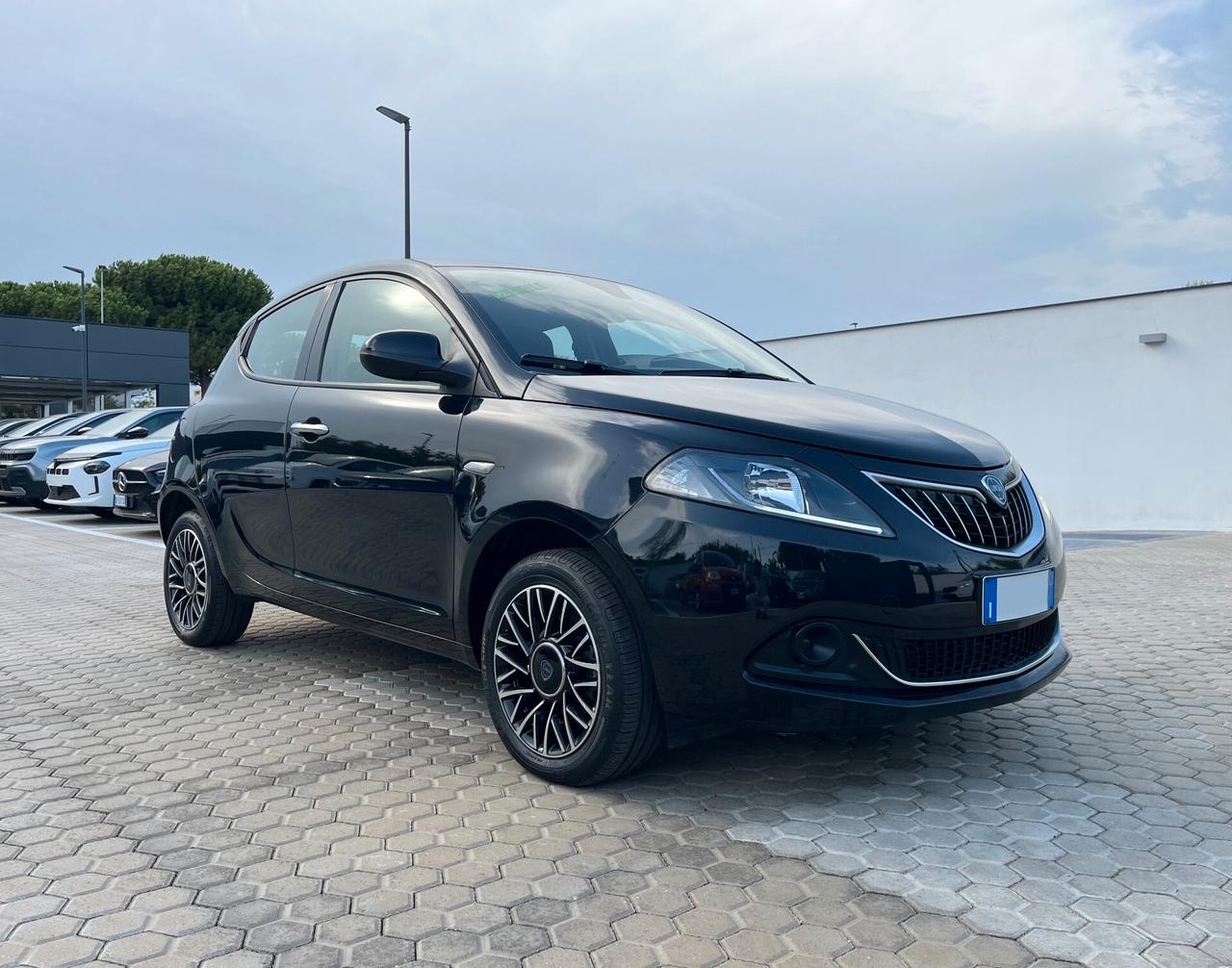 Lancia Ypsilon 1.0 FireFly 5 porte S&S Hybrid Platino