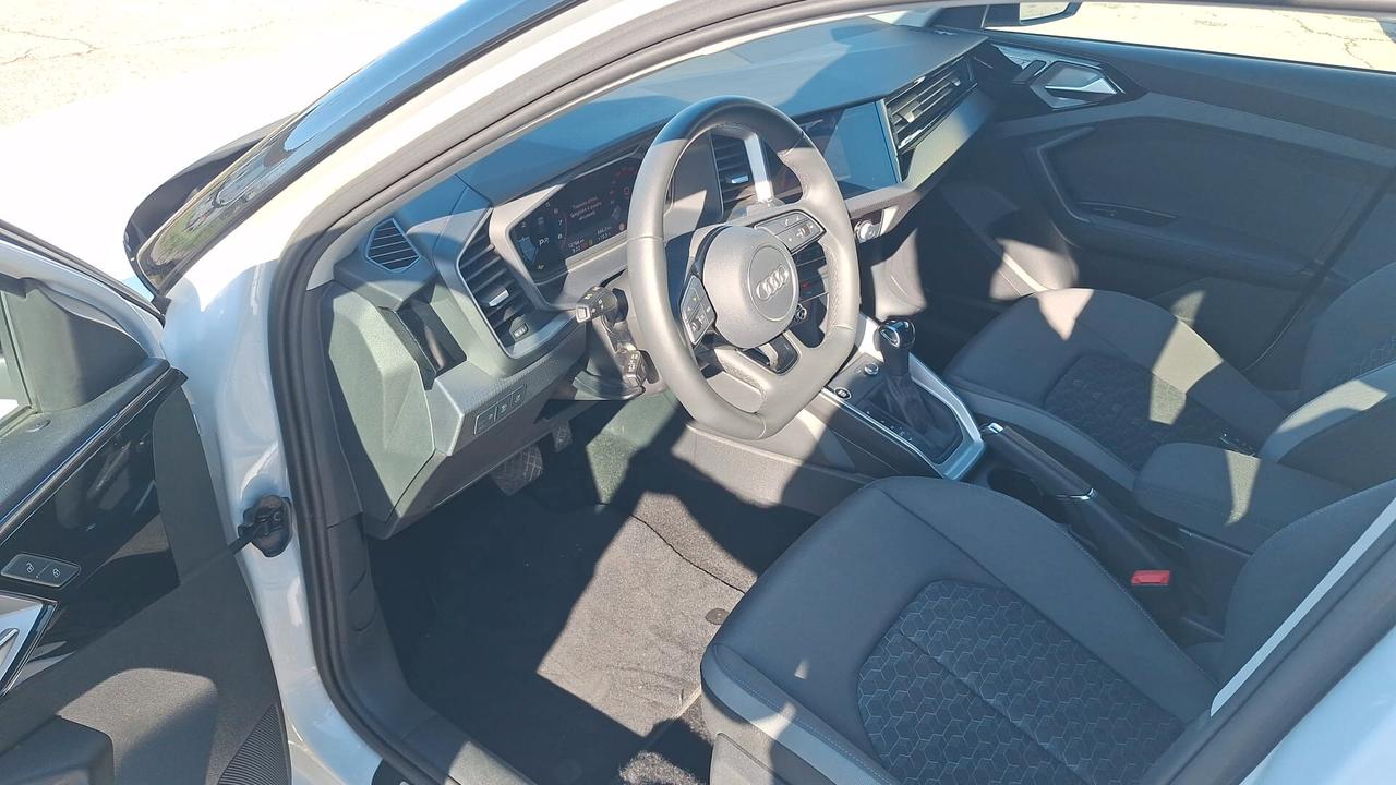Audi A1 SPB 30 TFSI S tronic Identity Black SOLI 12000KM !!!
